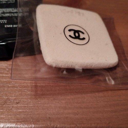 Chanel compact powder with sponge like new
