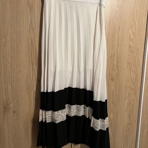 Kate London pleated skirt used, size M with lace details