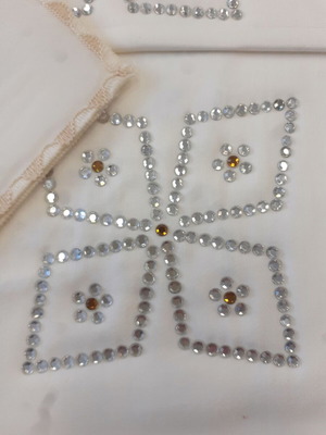 Italian tablecloth with strass and 12 napkins, new, ecru