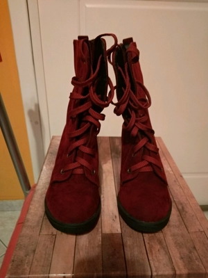 Burgundy castor ankle boots new, size 36, 6cm heel