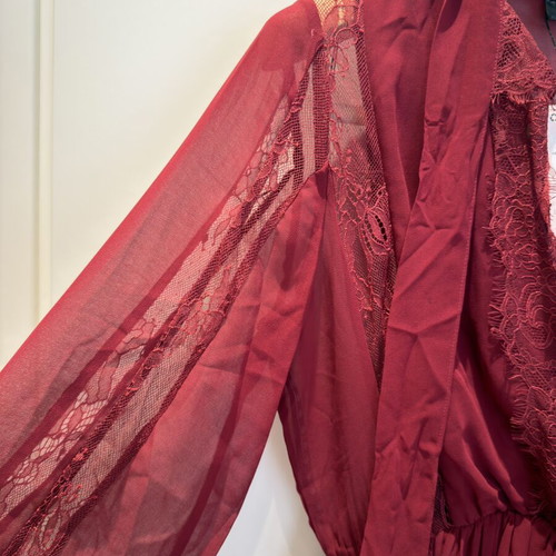 Missguided burgundy lace dress new, size S M