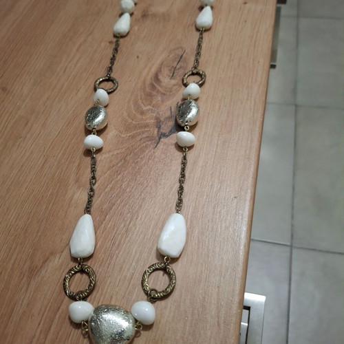 Long necklace like new, white and silver