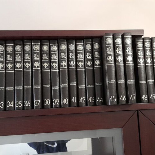 Papyrus-Larousse-Britannica encyclopedia set like new, 61 volumes, 1992 edition