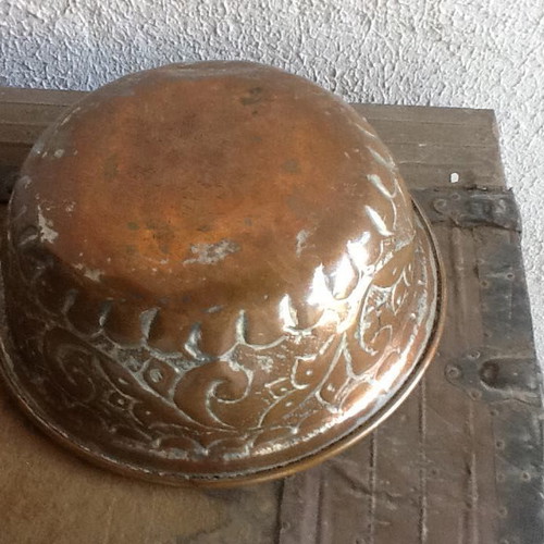 Copper hammered pot like new, vintage 1980