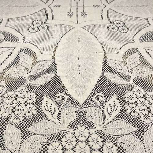 Machine Knitted Tablecloth like new 1.60x2.15 cm