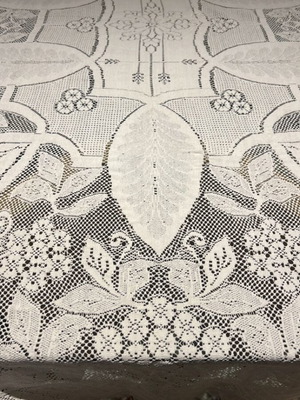 Machine Knitted Tablecloth like new 1.60x2.15 cm