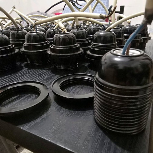 Black E27 lamp holders used, pack of 30 with cables