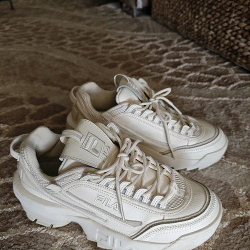 Fila athletic shoes size 41 like new, beige