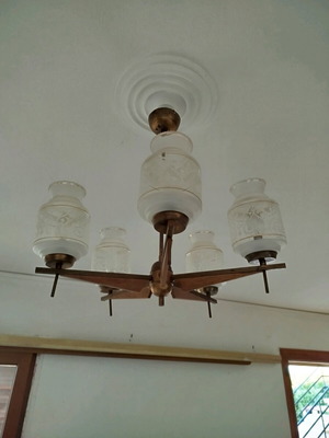 Vintage ceiling light with five E14 bulbs used, wood and brass