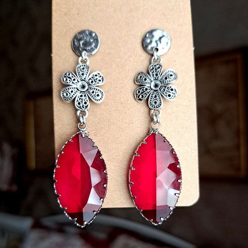 Earrings with red teardrop and silver flower, new