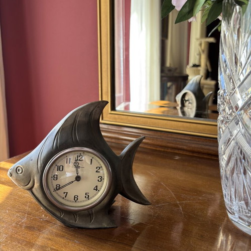 Vintage fish tabletop clock used, metal decorative