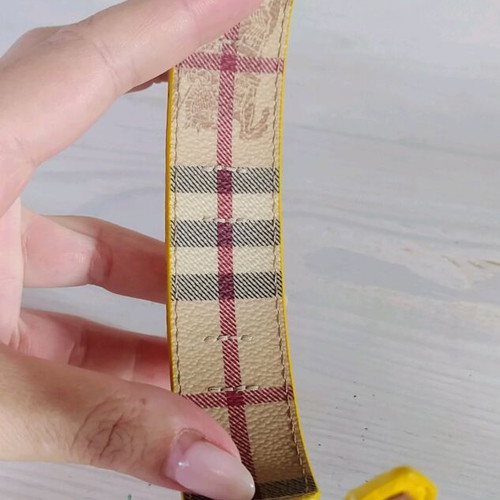 Burberry bracelet for hand like new, brown and yellow