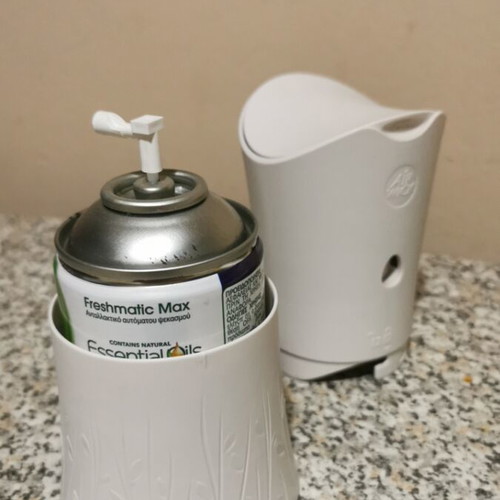 Air Wick automatic spray device like new
