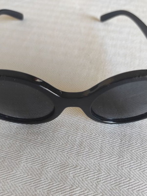 Γυαλιά ηλίου Le Specs The Dandy μεταχειρισμένα, μαύρος οβάλ σκελετός