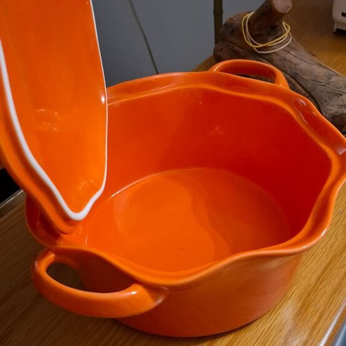 Marva heat-resistant cookware with lid orange new