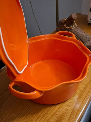Marva heat-resistant cookware with lid orange new