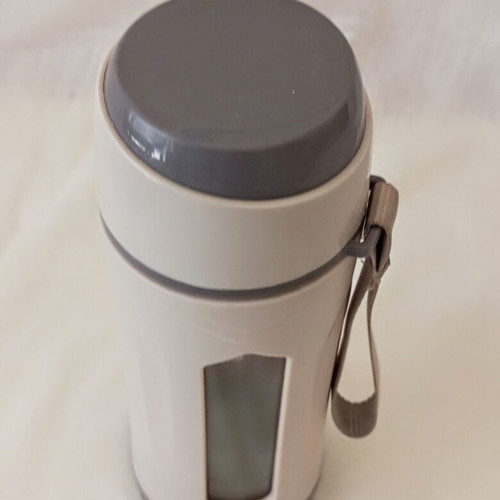 Drink Bottle with Protective Case and Strap like new, beige/grey