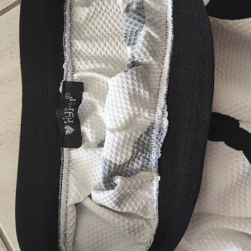 Girl's skirt with bows like new, size 12 years, black and white