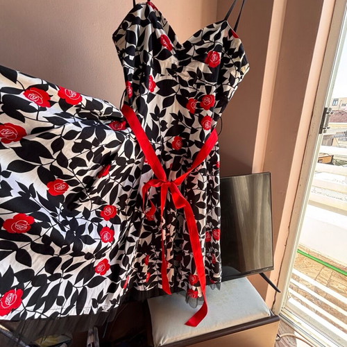 Matis women's dress like new, cotton with red roses and black tulle