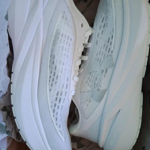 Under Armour Velociti Pace running shoes new, white, size 40