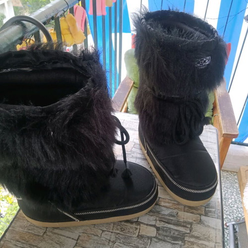 Esprit Moon Boots like new, winter boots with double lining black size 38