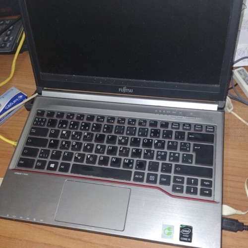 Fujitsu Lifebook E734 13.3" laptop like new, 8GB RAM, 297GB storage