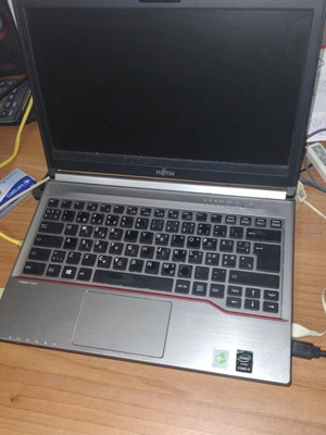 Fujitsu Lifebook E734 13.3" laptop like new, 8GB RAM, 297GB storage
