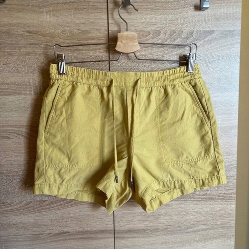 Women's shorts small with mark, yellow with pockets