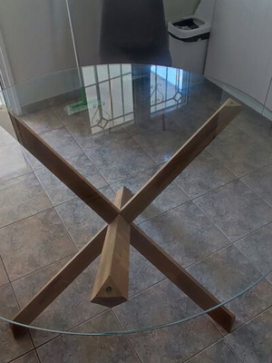 Jysk dining table used, large 106 cm diameter, thick glass, wooden legs