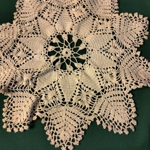 Handmade round doilies new, set of 2 pieces 23cm