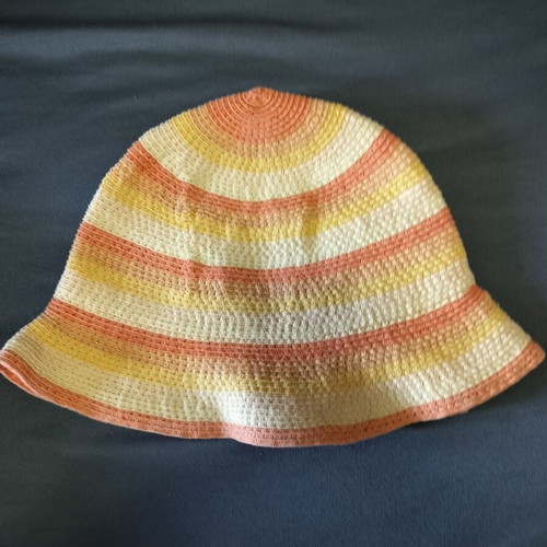 Children's hats like new, pack of 12, sizes 52-55 cm