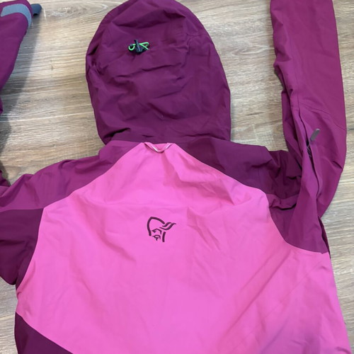 Norrona Narvik GoreTex 2L Insulated Jacket women's M like new, colorful