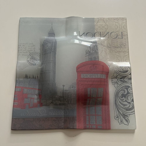 Glass decorative ashtray with London design like new