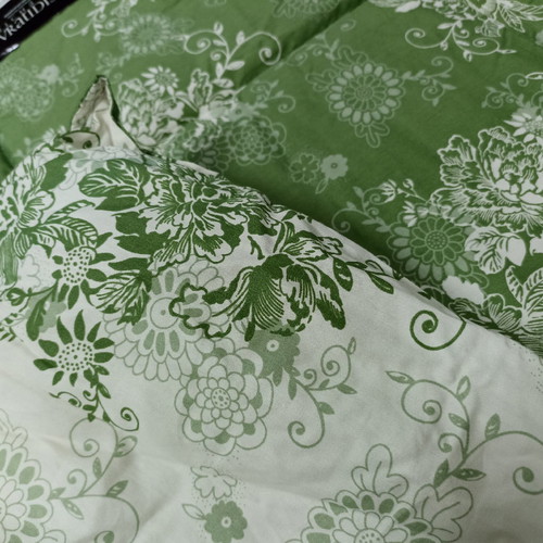 Double quilt new with 2 pillowcases, two-sided cotton satin