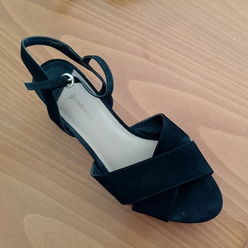 Stradivarius sandals used, black size 38 with thick heel