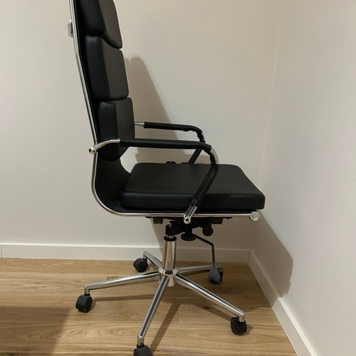 Tokyo Pakoworld Office Chairs Set of 3 Like New Black