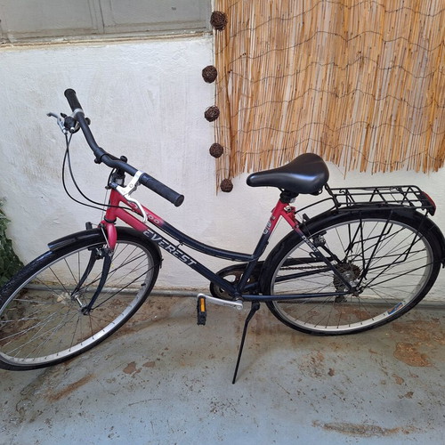 Women's City Bicycle with Gears in Good Condition Needs Repair