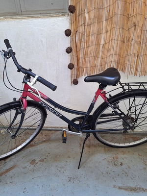 Women's City Bicycle with Gears in Good Condition Needs Repair