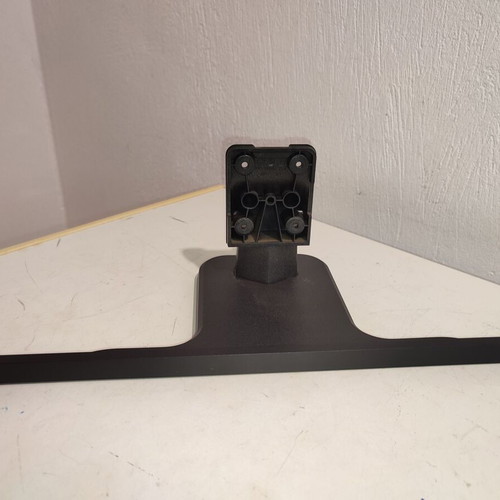 Hitachi 32" TV stand used with screws for models 32he4101 and 32he4200
