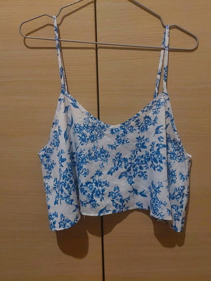Lowrys Farm short top blue and white size Large like new