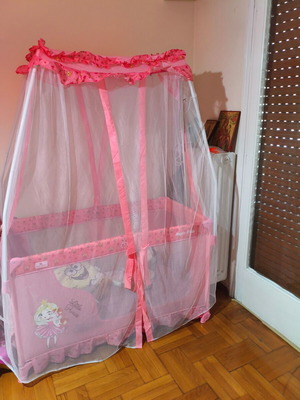 Lorelli Magic Sleep playpen like new with anatomical mattress and mosquito net