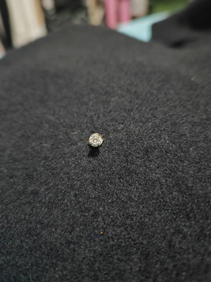 Silver earring new with rhinestones