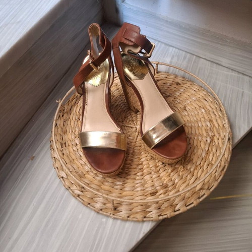 Vince Camuto platforms like new, brown with gold, cork heel 10 cm