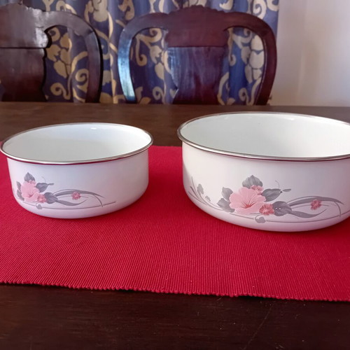 Enamel kitchenware set with vintage pink flower decoration, like new
