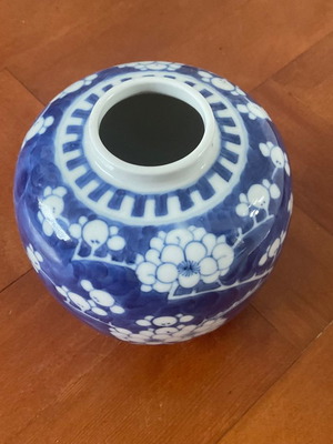 Chinese vase antique in excellent condition