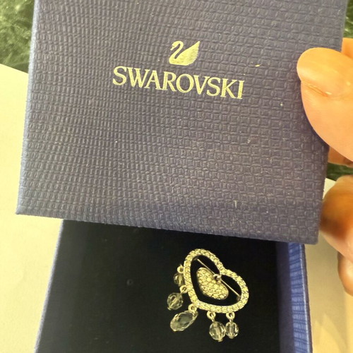 Swarovski brooch like new, silver