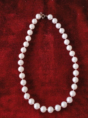 Classic pearl necklace used, choker princess style