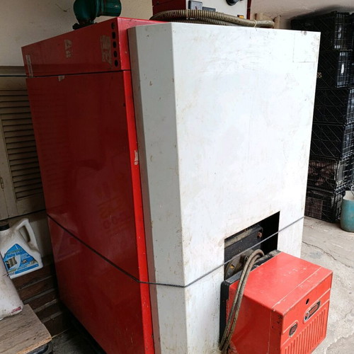 Cast iron oil boiler used with Riello burner