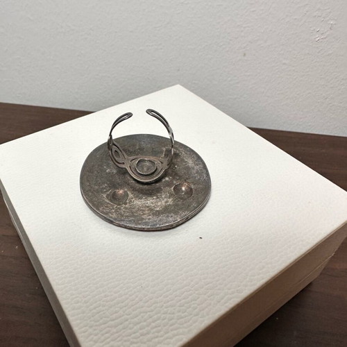 Steel ring used with 3D decorative details