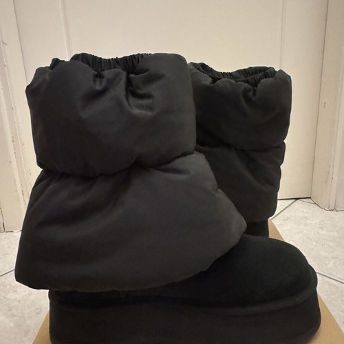 Ugg Classic Mini Platform Puffer Boots like new, black, EU 41